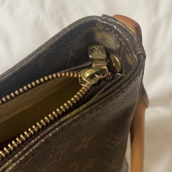 Louis Vuitton Looping Bag - Picture 14 of 17